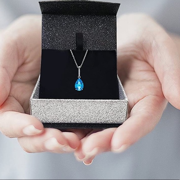 Alaxy pendant necklace made with Swarovski crystal - Picture 7 of 7